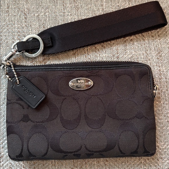 EUC - Coach Signature Jacquard Black Wristlet unbranded strap - Picture 16 of 16